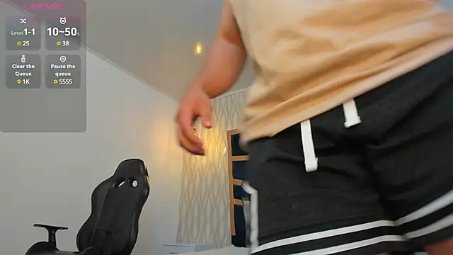 Snapshot of Brad_Summer chatting on March 6, 2025, 12:32 am Brad Summer online show from March 6, 2025, 12:32 am