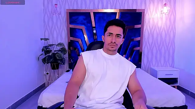 Snapshot of Brad_Summer chatting on March 17, 2025, 5:16 pm Brad Summer online show from March 17, 2025, 5:16 pm