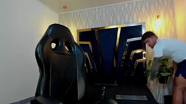 Snapshot of Brad_Summer chatting on October 7, 2025, 5:21 pm Brad Summer online show from October 7, 2025, 5:21 pm