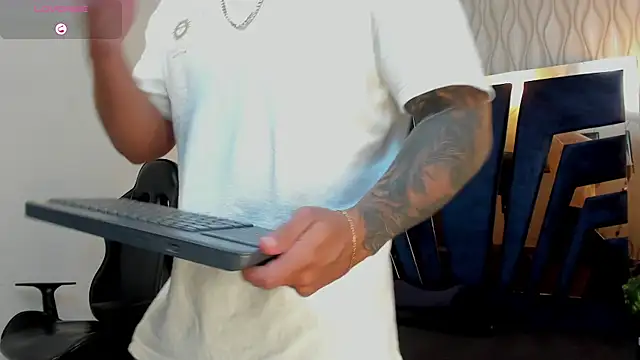 Snapshot of Brad_Summer chatting on October 16, 2025, 5:14 pm Brad Summer online show from October 16, 2025, 5:14 pm