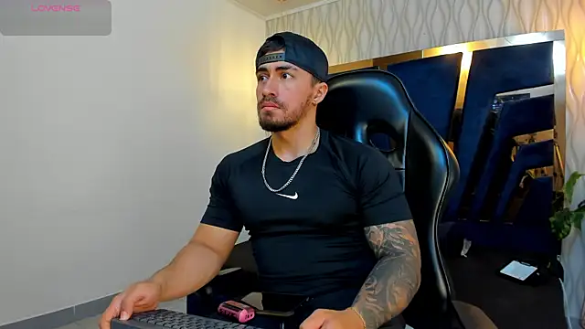 Snapshot of Brad_Summer chatting on October 24, 2025, 5:31 pm Brad Summer online show from October 24, 2025, 5:31 pm