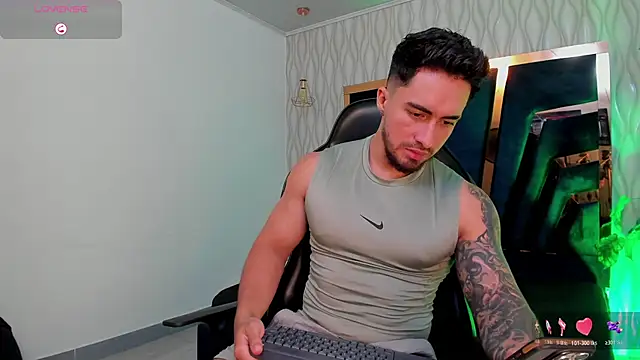 Snapshot of Brad_Summer chatting on October 27, 2025, 5:17 pm Brad Summer online show from October 27, 2025, 5:17 pm