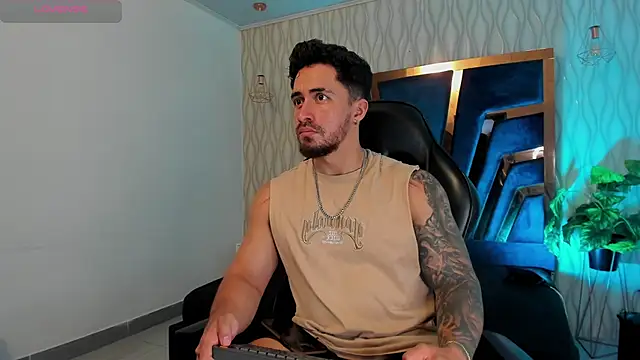 Snapshot of Brad_Summer chatting on November 18, 2025, 5:17 pm Brad Summer online show from November 18, 2025, 5:17 pm