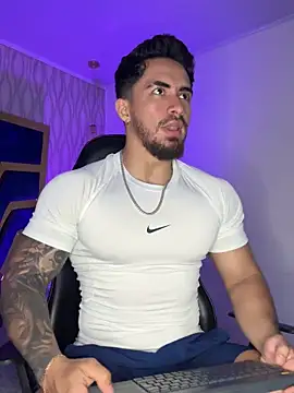 Snapshot of Brad_Summer chatting on November 25, 2025, 5:46 pm Brad Summer online show from November 25, 2025, 5:46 pm