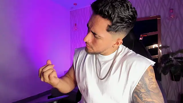 Snapshot of Brad_Summer chatting on November 27, 2025, 5:37 pm Brad Summer online show from November 27, 2025, 5:37 pm