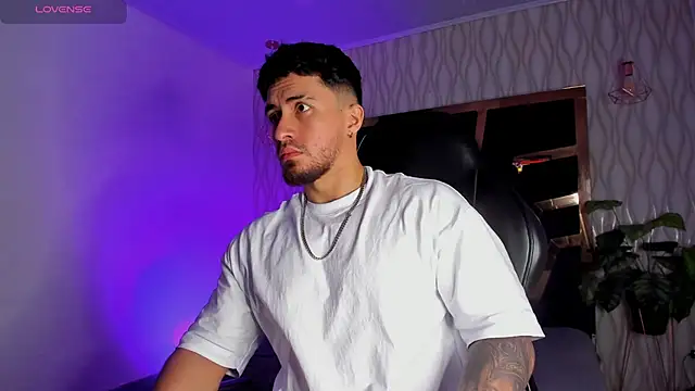 Snapshot of Brad_Summer chatting on November 29, 2025, 5:27 pm Brad Summer online show from November 29, 2025, 5:27 pm