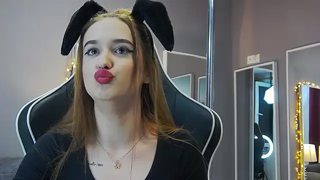 Snapshot of Eva_Lovvia_ chatting on January 23, 2025, 9:18 pm Eva Lovvia online show from January 23, 2025, 9:18 pm