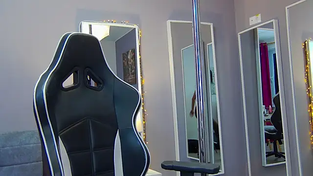 Snapshot of Eva_Lovvia_ chatting on February 20, 2025, 10:48 pm Eva Lovvia online show from February 20, 2025, 10:48 pm