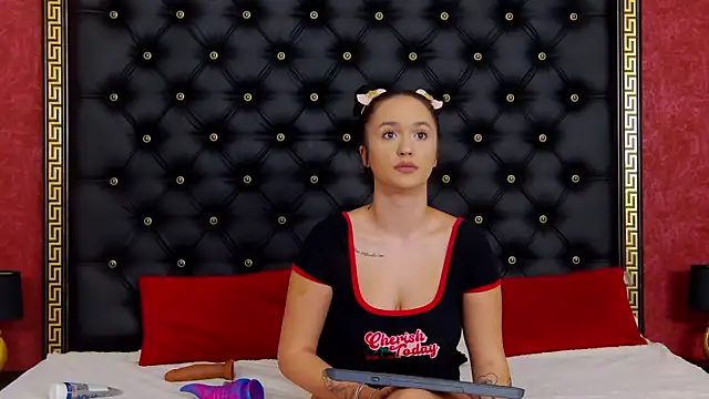 Snapshot of Eva_Lovvia_ chatting on November 5, 2025, 4:12 am Eva Lovvia online show from November 5, 2025, 4:12 am