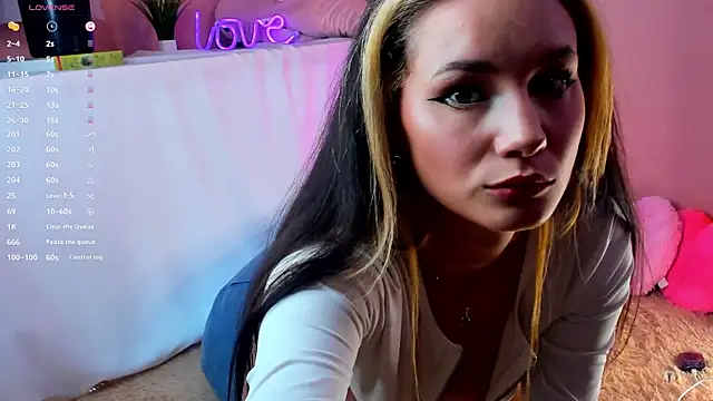 too sexxxy online show from March 11, 2025, 7:36 pm