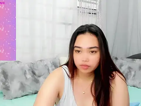 Snapshot of Love_Maybe chatting on May 5, 2026, 9:12 pm Love Maybe online show from May 5, 2026, 9:12 pm