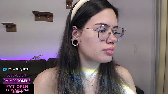 crystalll room online show from October 1, 2025, 5:57 am