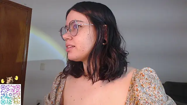 crystalll room online show from July 16, 2026, 2:28 am