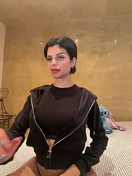 Rosariolovex online show from February 7, 2025, 7:06 pm