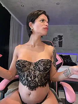 Rosariolovex online show from March 18, 2025, 9:52 am