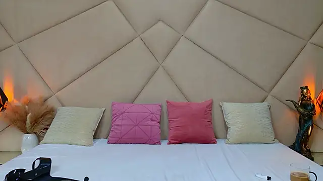 ChloeFrost online show from October 22, 2025, 5:19 am