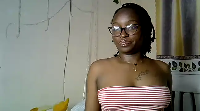 Snapshot of Vprettieeer chatting on January 18, 2025, 12:13 am Vprettieeer online show from January 18, 2025, 12:13 am