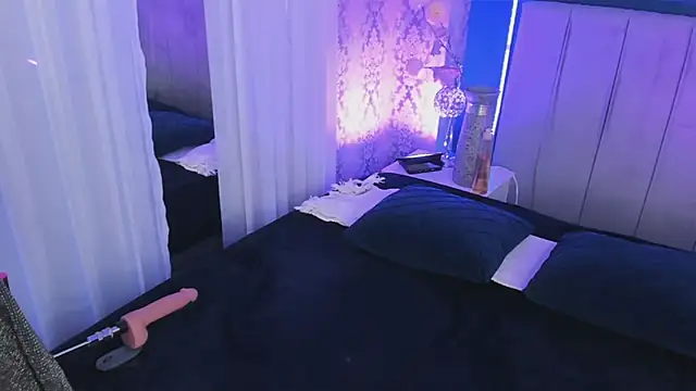 JeanneSabatier online show from November 21, 2025, 8:18 pm