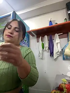 Snapshot of Miia_Jazmin chatting on March 14, 2025, 1:24 pm Miia Jazmin online show from March 14, 2025, 1:24 pm