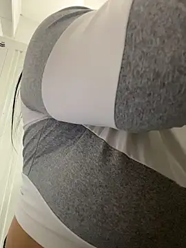 Snapshot of Miia_Jazmin chatting on November 13, 2025, 5:12 pm Miia Jazmin online show from November 13, 2025, 5:12 pm