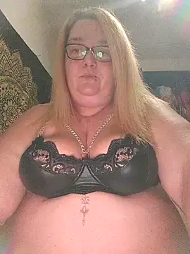 diosacurvy1984 online show from November 5, 2025, 10:54 pm