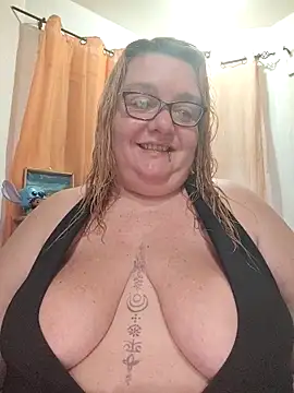 diosacurvy1984 online show from December 17, 2025, 8:31 am