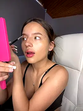 Sofia18 pinkk online show from October 18, 2025, 7:47 pm