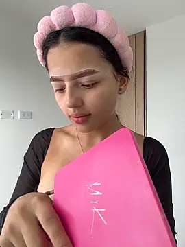 Sofia18 pinkk online show from February 10, 2026, 8:02 pm