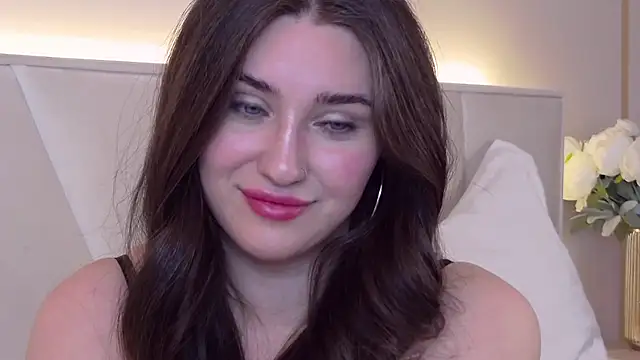 Snapshot of KiraBarlows chatting on February 7, 2025, 11:24 pm KiraBarlows online show from February 7, 2025, 11:24 pm