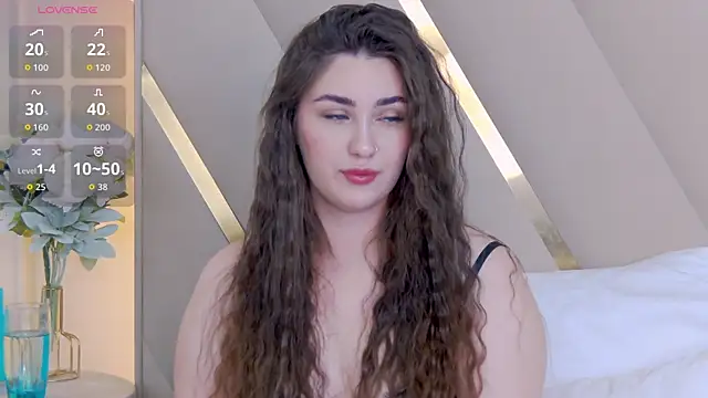 Snapshot of KiraBarlows chatting on October 8, 2025, 8:39 pm KiraBarlows online show from October 8, 2025, 8:39 pm