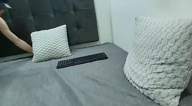 wolfandsky online show from March 4, 2025, 5:24 pm