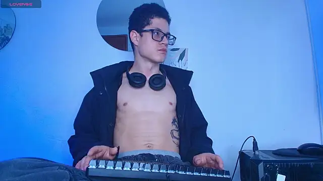 wolfandsky online show from March 6, 2026, 11:39 am