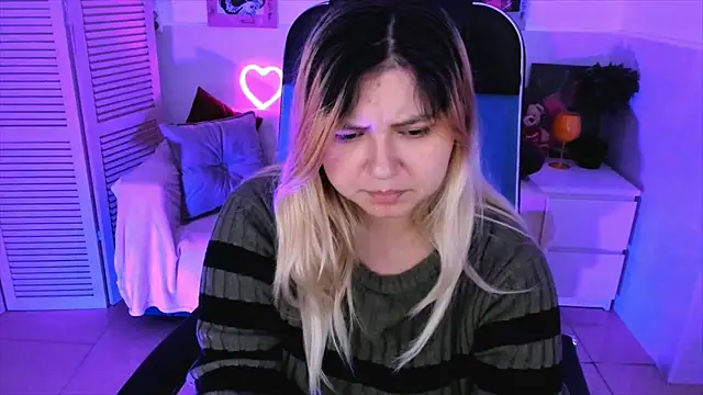 DiaAngell online show from October 21, 2025, 7:47 pm