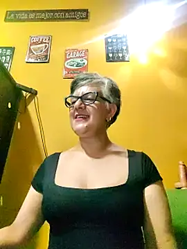 ilonna2025 online show from March 5, 2025, 4:56 am