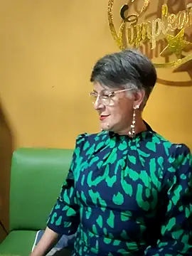 ilonna2025 online show from April 14, 2026, 10:27 pm