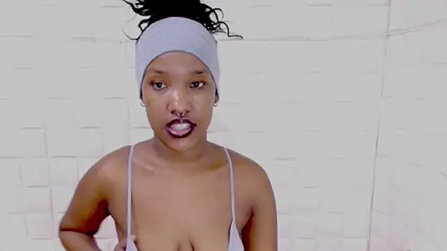 EroticSexyPrada online show from April 19, 2026, 6:10 pm