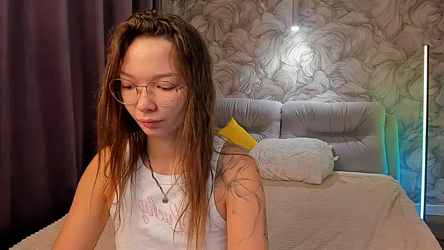 SusannJohnson online show from July 18, 2026, 12:26 am