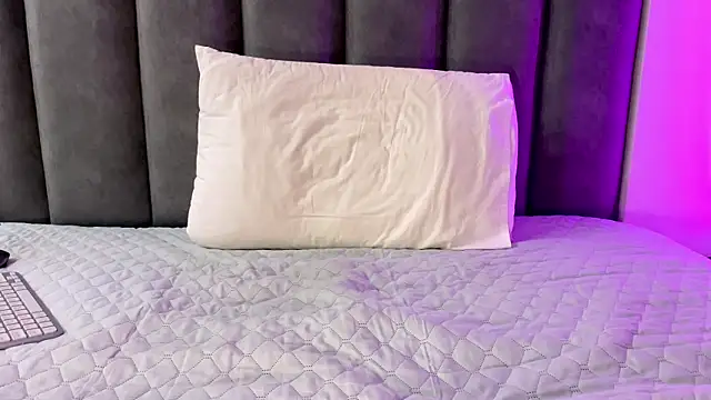 max shy online show from October 27, 2025, 10:19 am