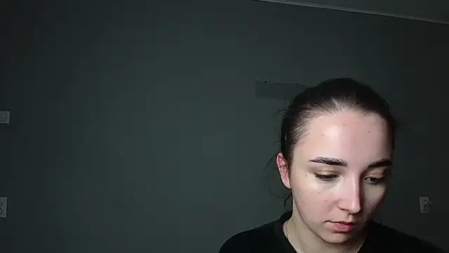 Eva Gloryy online show from April 13, 2026, 9:20 pm