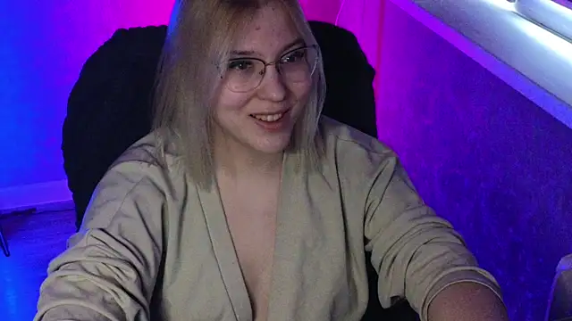 HotBrandyX online show from March 3, 2025, 4:58 am