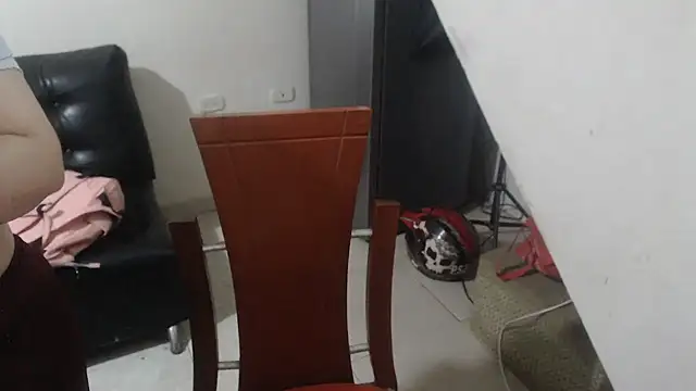 Yohis Kiut25 online show from October 6, 2025, 5:27 am