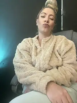 viktoria davis  online show from February 1, 2026, 10:52 pm