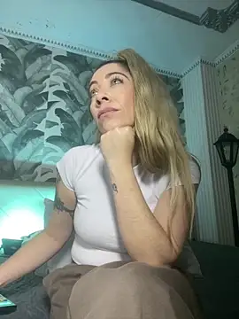 viktoria davis  online show from April 15, 2026, 11:05 pm