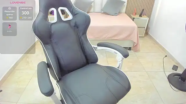 Zulema hamdi online show from December 19, 2025, 12:23 pm