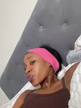 Snapshot of Go_Meg chatting on October 14, 2025, 3:46 pm Go Meg online show from October 14, 2025, 3:46 pm