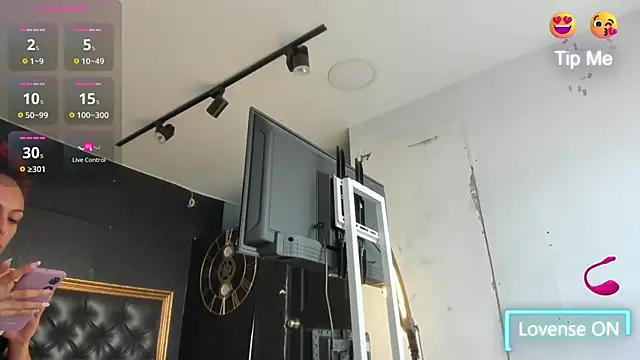 DalayMoore online show from September 26, 2025, 7:51 pm