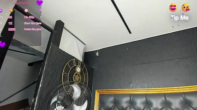 DalayMoore online show from December 15, 2025, 8:13 pm