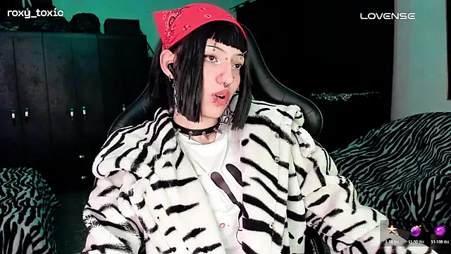 roxy toxic online show from November 8, 2025, 3:29 am