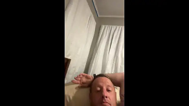 Snapshot of biggzee6 chatting on April 4, 2026, 1:37 am biggzee6 online show from April 4, 2026, 1:37 am