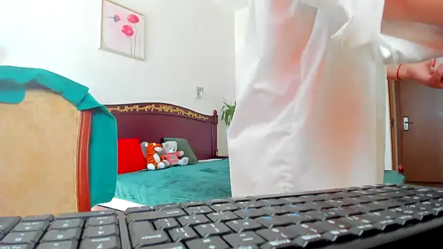 Tianiaa online show from September 24, 2025, 9:34 am